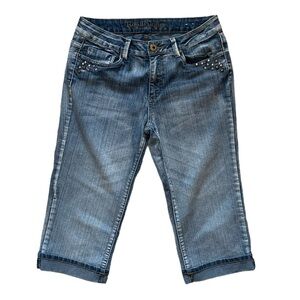 Vintage Roadrunner medium wash size 8 made in Canada capri rolled jean shorts
